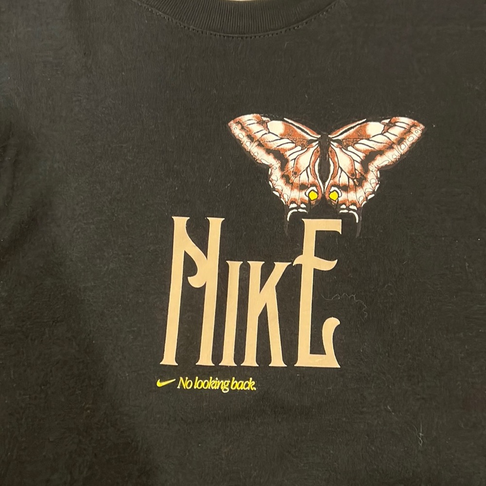 super cute nike tshirt size large
